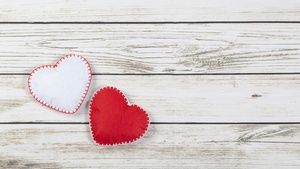 Love hearts, White heart, Red heart, Wooden background, 4K wallpaper